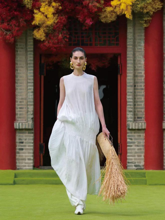 四月的末尾要像鞠婧祎一样好事不断j9九游会登录本周时髦大事｜在(图14)