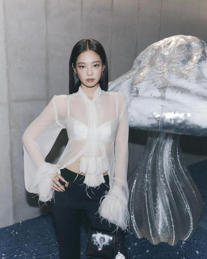 四月的末尾要像鞠婧祎一样好事不断j9九游会登录本周时髦大事｜在(图11)