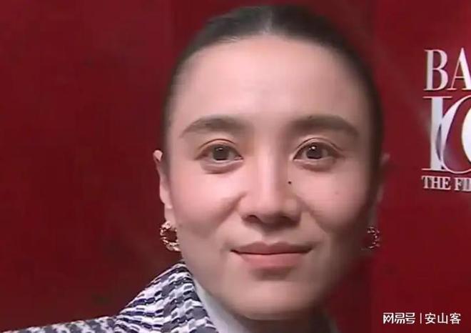 吓坏杨幂不敢露脸只有赵今麦扛住了！j9九游会入口首页芭莎之夜被镜头签(图3)
