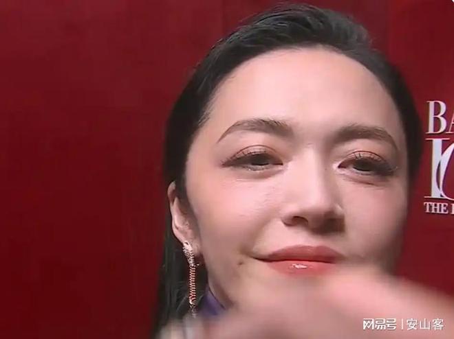 吓坏杨幂不敢露脸只有赵今麦扛住了！j9九游会入口首页芭莎之夜被镜头签(图4)