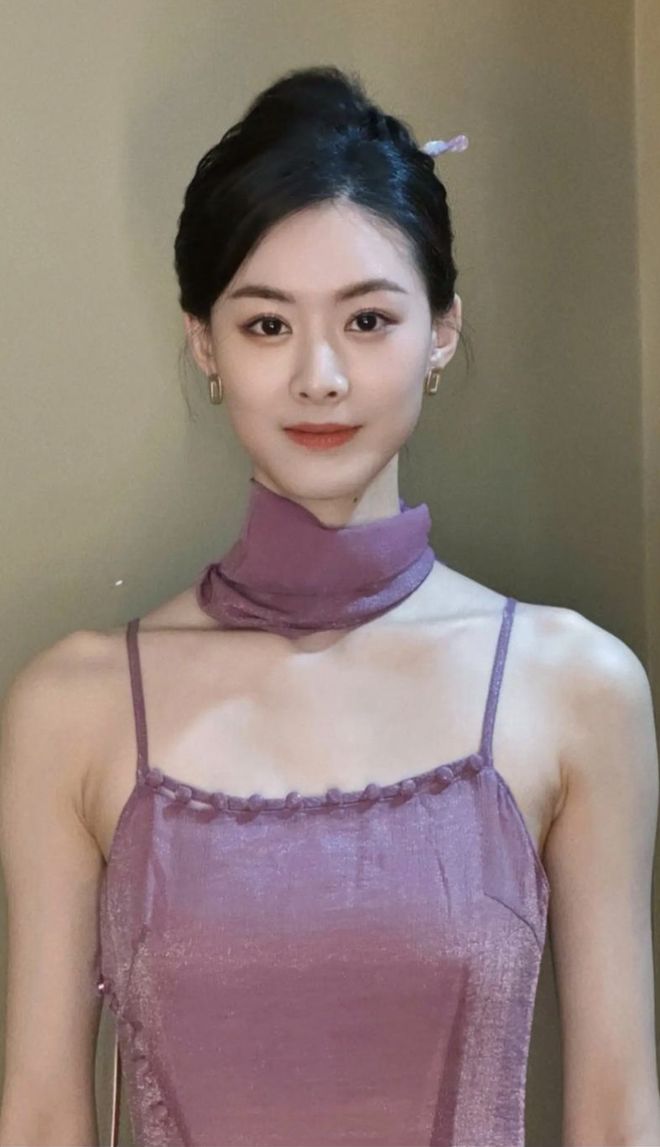 ”最高的近180霸总们连夜去买增高鞋j9九游会入口短剧女主里的8位“高妹(图2)